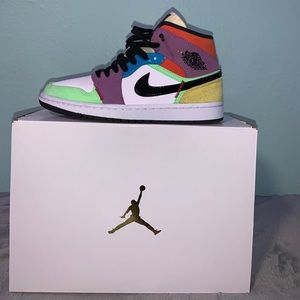 Air Jordan 1 Mids Lightbulb